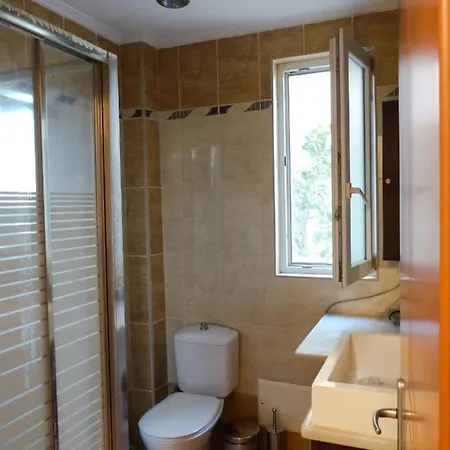 Nikitas 1st Floor Apartman *